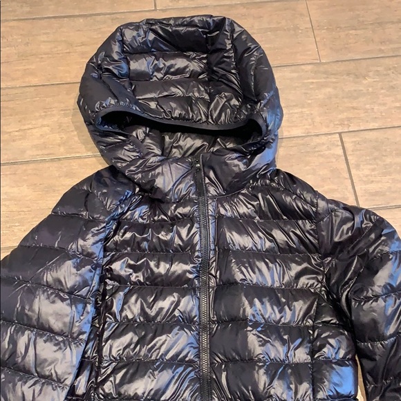 Uniqlo packable puffer jacket - Picture 2 of 4